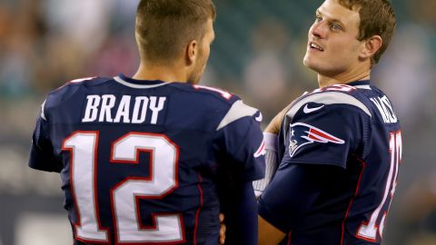 Ryan Mallett (R) y Tom Brady (L) compartieron tres temporadas en la NFL.