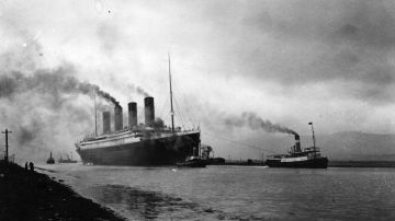 El 'Titanic' saliendo de Belfast para comenzar sus pruebas poco antes de su desastroso viaje inaugural en abril de 1912.