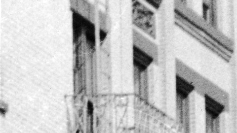 Toda el área, conocida como Radio Row por su gran concentración de tiendas de radio y electrónica, fue demolida en 1966