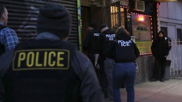 ICE continúa con el arresto de inmigrantes indocumentados sin récord criminal.