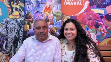 Iqbal Singh Josan y su hija Dannikah en Taco Mahal.
