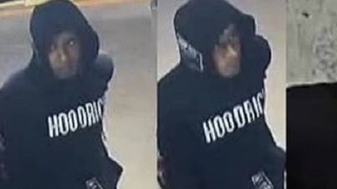 Es descrito como un hombre de tez oscura, de 5 pies 11 pulgadas aproximadamente y 170 libras de peso.