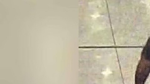 El sospechoso es descrito como un sujeto calvo de tez oscura, con una edad comprendida entre los 25 y 40 años.