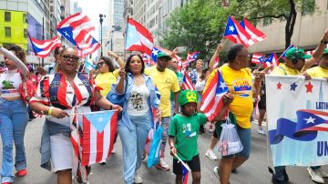 Miles de personas participaron este domingo del Desfile Nacional Puertorriqueño.