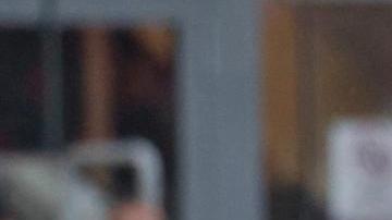 Brahim Diaz (derecha) disputa un balón en el partido entre el Milan y Hellas Verona por la Serie A.