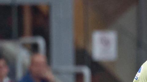 Brahim Diaz (derecha) disputa un balón en el partido entre el Milan y Hellas Verona por la Serie A.