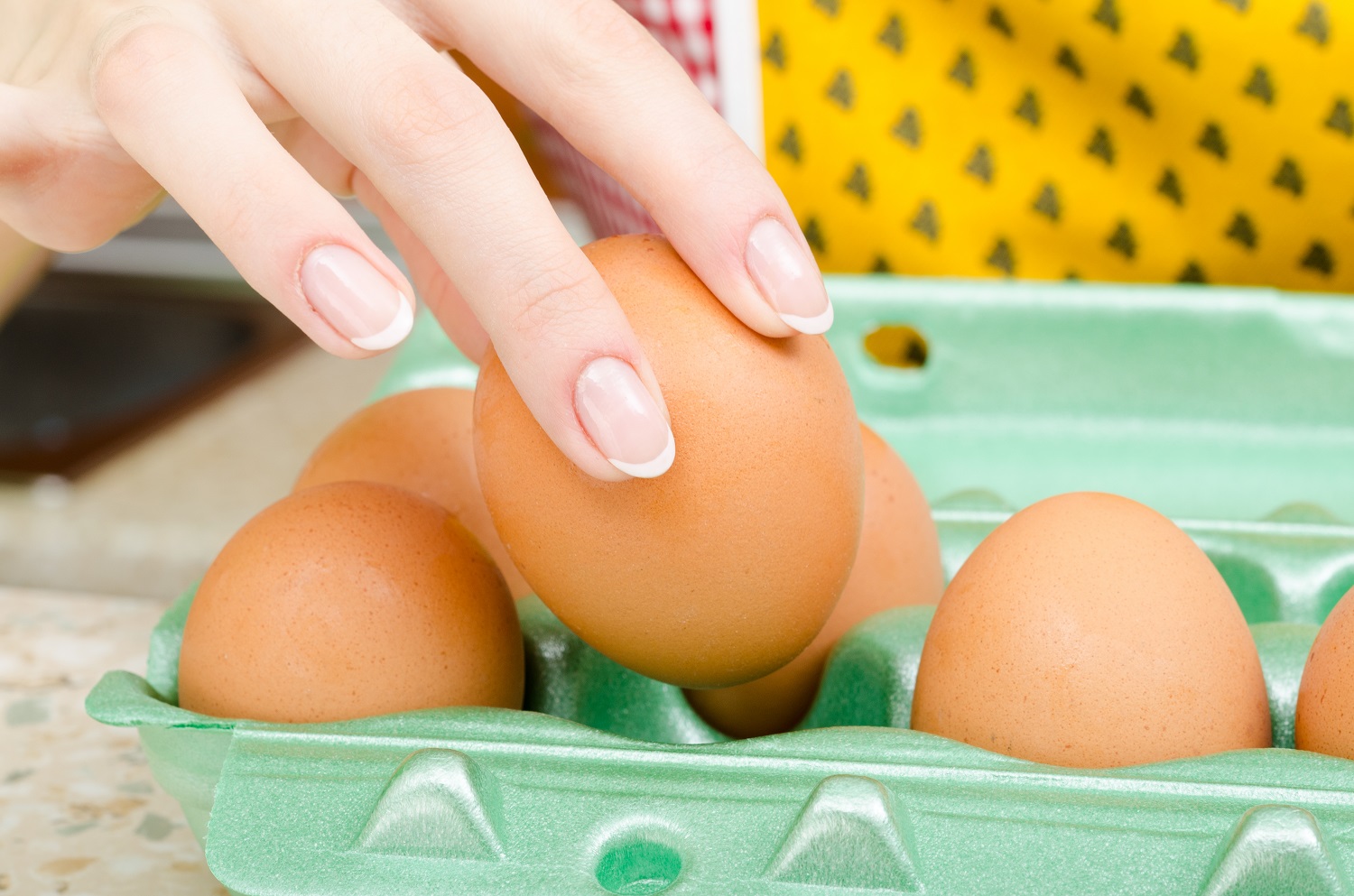 Qué hacer si los huevos se rompen camino a casa para consumirlos de manera  segura - El Diario NY