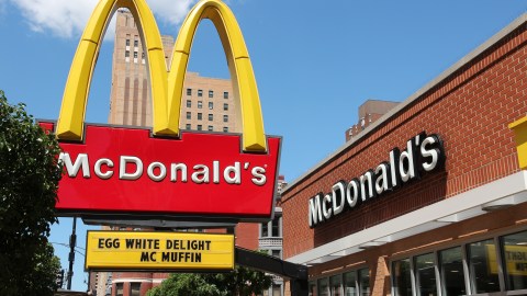 mcdonalds-sucursal-demanda-perno-de-metal