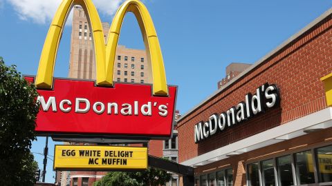 mcdonalds-sucursal-demanda-perno-de-metal