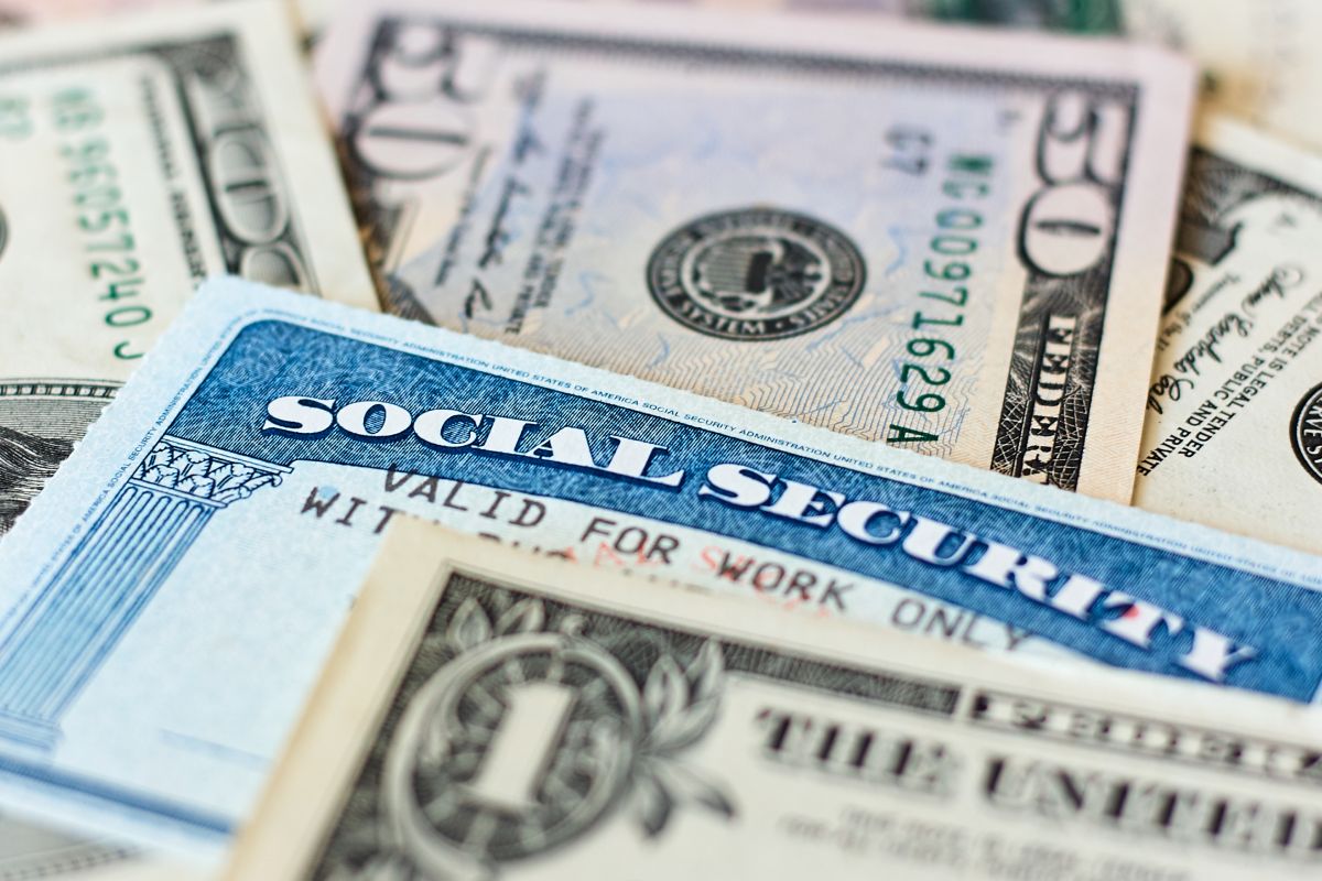 Who will receive direct Social Security payments of up to $4,555 the following week