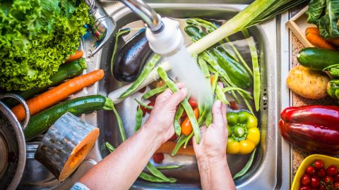 Los vegetales deben ser desinfectados antes de consumirlos