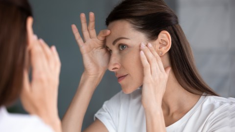 La perdida de tono muscular y el debilitamiento de las articulaciones son síntomas de déficit de colágeno