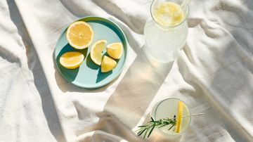 Agua con limón