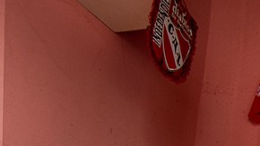 Temas como las mujeres aficionadas al fútbol son parte de la muestra fotográfica.