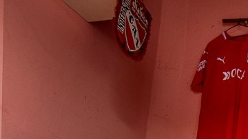 Temas como las mujeres aficionadas al fútbol son parte de la muestra fotográfica.