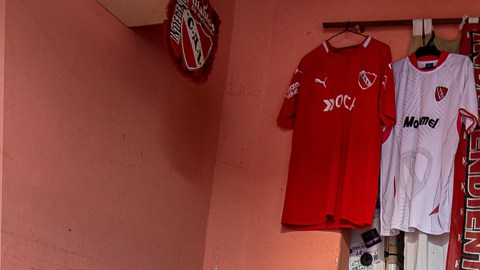 Temas como las mujeres aficionadas al fútbol son parte de la muestra fotográfica.