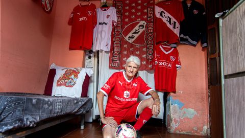 Temas como las mujeres aficionadas al fútbol son parte de la muestra fotográfica.