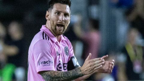 Messi alienta a su equipo luego de anotar el gol de la victoria del Inter Miami ante el Cruz Azul por la Leagues Cup.