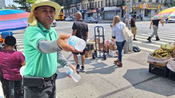Se recomienda a los neoyorquinos tomar mucha agua. La sensación térmica podría sobrepasar los 100 grados.