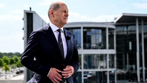 El canciller alemán, Olaf Scholz, asiste a la entrevista de verano de Report from Berlin.