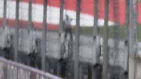 Max Verstappen saluda a su compañero Sergio Perez luego de finalizar el Gran Premio de Austria.