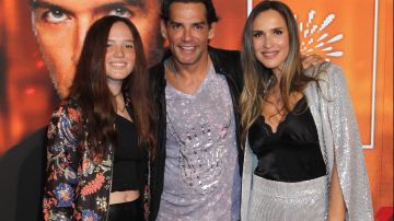 Cristián de la Fuente junto a su hija Laura y su esposa Angélica Castro.