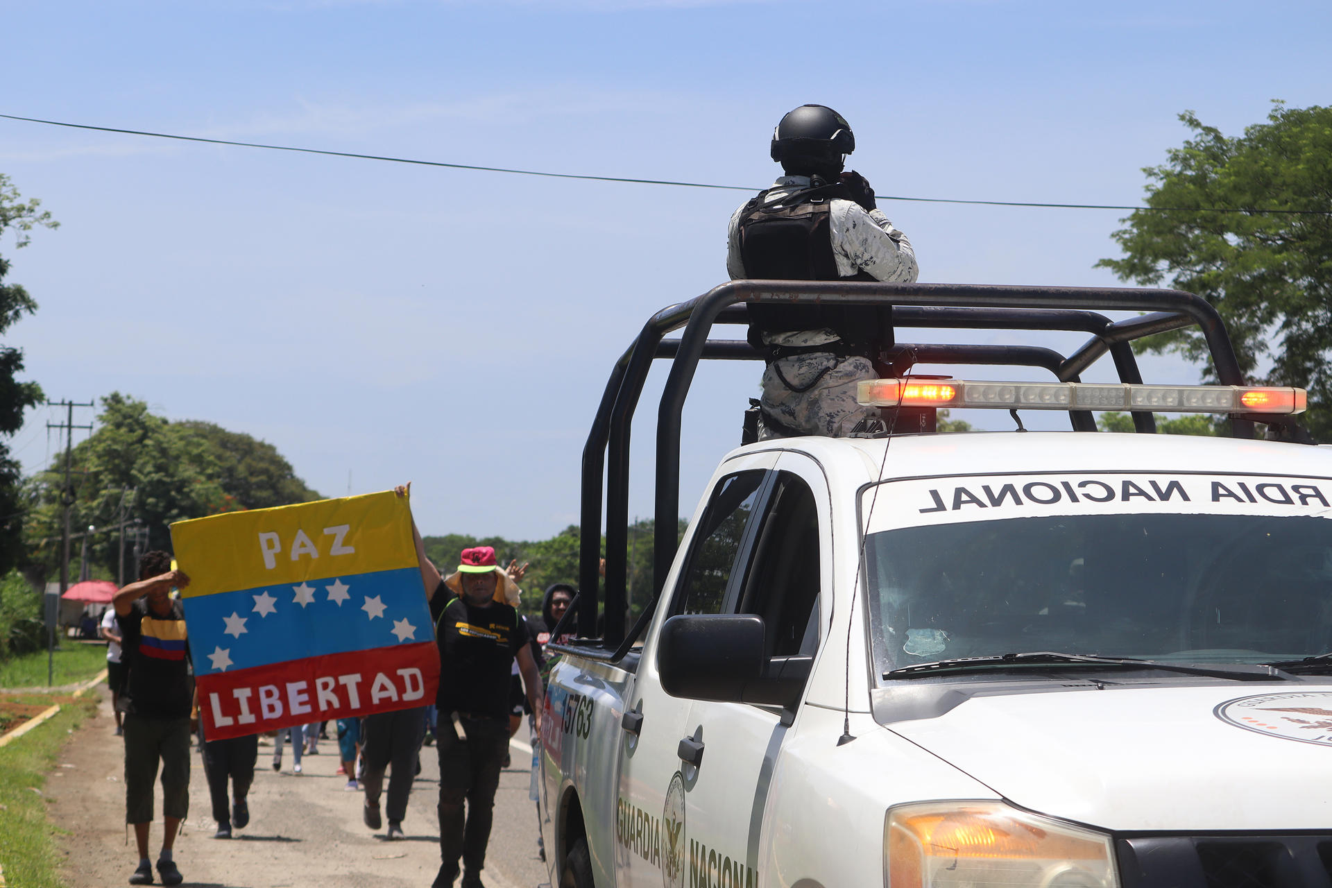 Haitianos se unen junto a los africanos en la nueva caravana