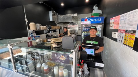 José Juárez del restaurante Burrito Blvd, de Queens, pide que la Ciudad promocione también a los pequeños restaurantes en eventos como la Restaurant Week.