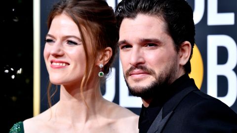 Rose Leslie y Kit Harington en los Golden Globes 2020.