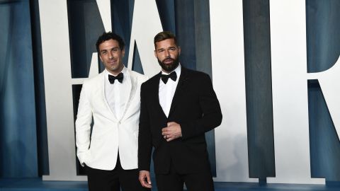 El cantante Ricky Martin y Jwan Yosef junto en marzo de 2022.