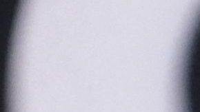 El cantante Marc Anthony junto a su esposa Nadia Ferreira.