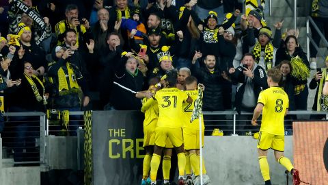 Columbus Crew celebra uno de los tantos ante América.