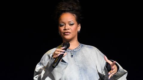 Rihanna aún mantiene la casa de al lado de esta propiedad.