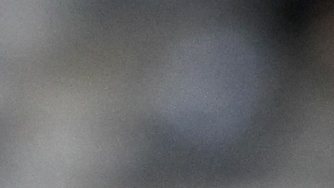 Foto referencial de un árbitro sacando una tarjeta roja.