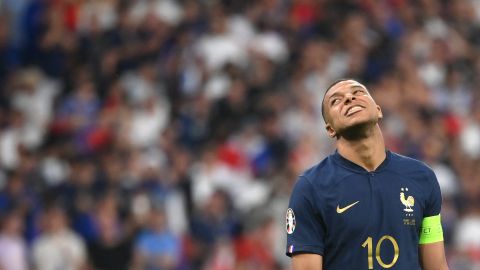 Kylian Mbappé durante un encuentro ante Grecia por la clasificación a la Eurocopa 2024.