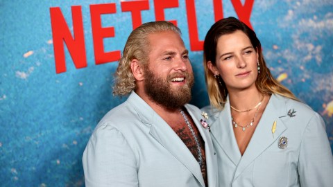 Jonah Hill y Sarah Brady en 2021 durante el estreno mundial de la cinta "Don't Look Up".