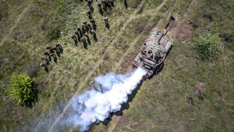 Tanques ucranianos se encuentra cerca de Kryvyi Rih.