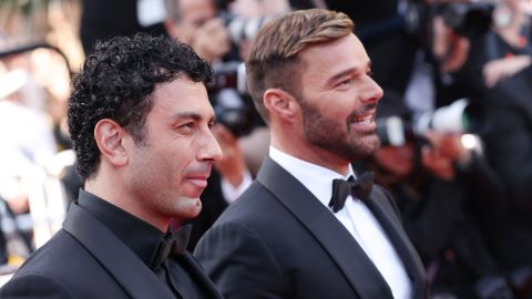 El cantante Ricky Martin junto a su esposo Jwan Yosef en el año 2022.