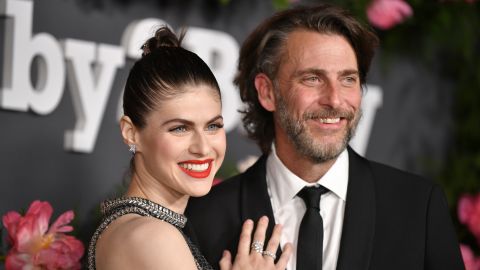 Alexandra Daddario y Andrew Form ya tienen dos propiedades en Brentwood.