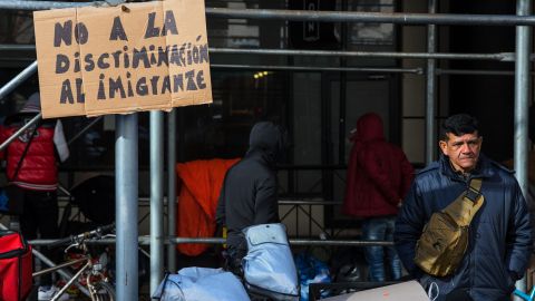 Un vocero del Ayuntamiento dijo que esto lo hacen cuando las familias llegan tarde y no hay otras opciones.