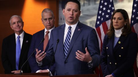 Congresista republicano cree que la barrera de boyas en Texas "no es el problema": "La gente también se ahogó el año pasado"