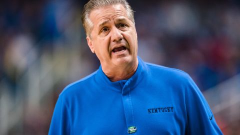 John Calipari, entrenador de los Kentucky Wildcats, comparó la mansión de Drake con un hotel.