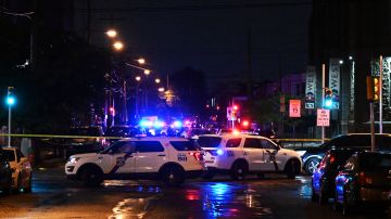La policía de Filadelfia acudió al lugar del tiroteo.