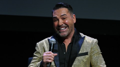 Óscar de la Hoya durante el estreno mundial de THE GOLDEN BOY en el Tribeca Festival 2023.