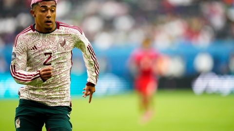 Julián Araujo, jugador de la selección mexicana.