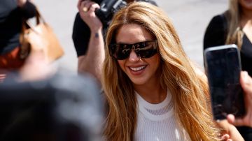 La colombiana Shakira se sigue robando las miradas con los atuendos que usa.