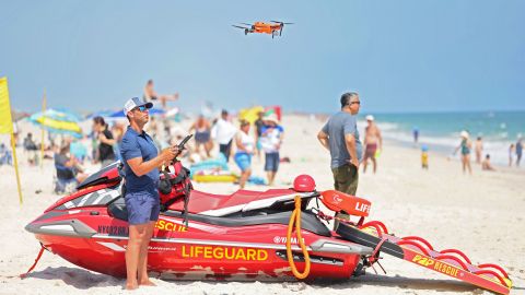 Los nuevos drones serán distribuidos a todos los municipios del sur del estado por la Oficina de Parques, Recreación y Preservación Histórica.