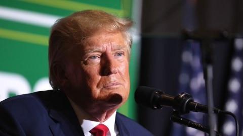 Trump fue acusado de intentar borrar videos de las cámaras de seguridad de Mar-a-Lago, según el DOJ