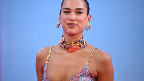 La mansión de Dua Lipa está valorada en más de $9 millones de dólares.