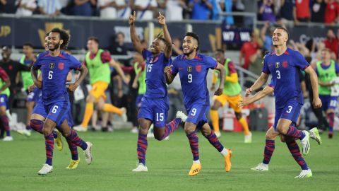 Selección de Estados Unidos celerando su pase a la semifinal.